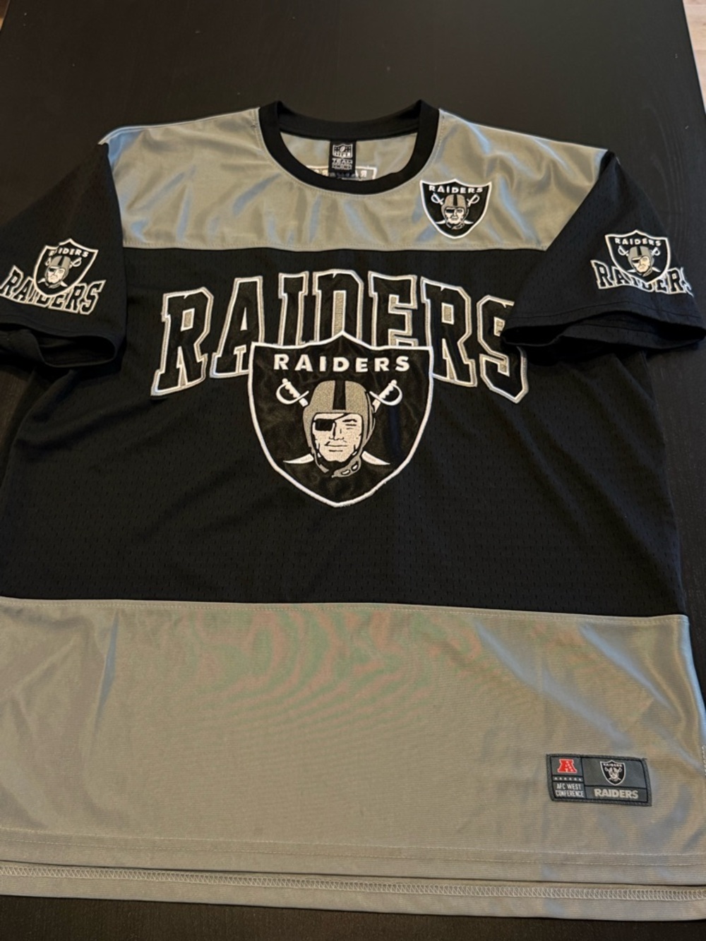 NFL Raiders Black and Silver Team Graphic Jersey Vintage